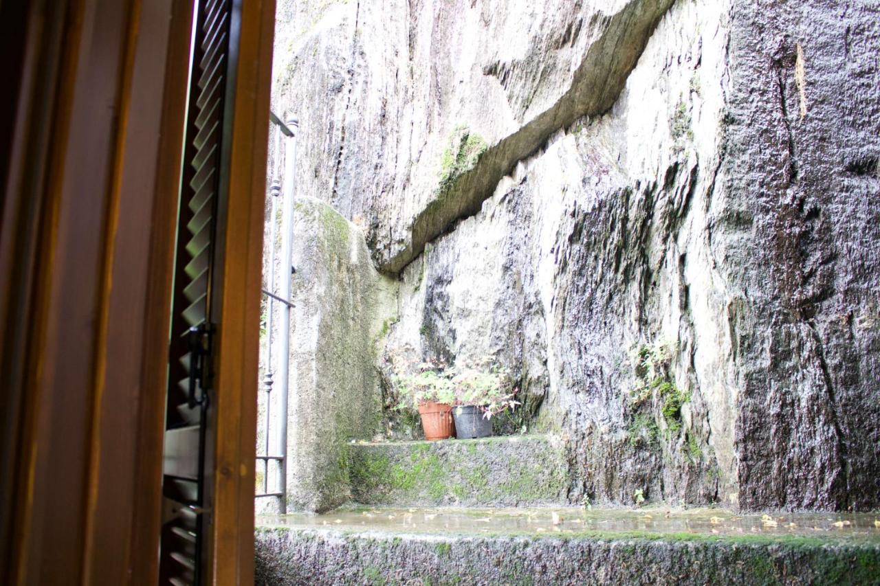 La Casa Sul Sasso In Town Serviced Accommodations Dervio Bagian luar foto