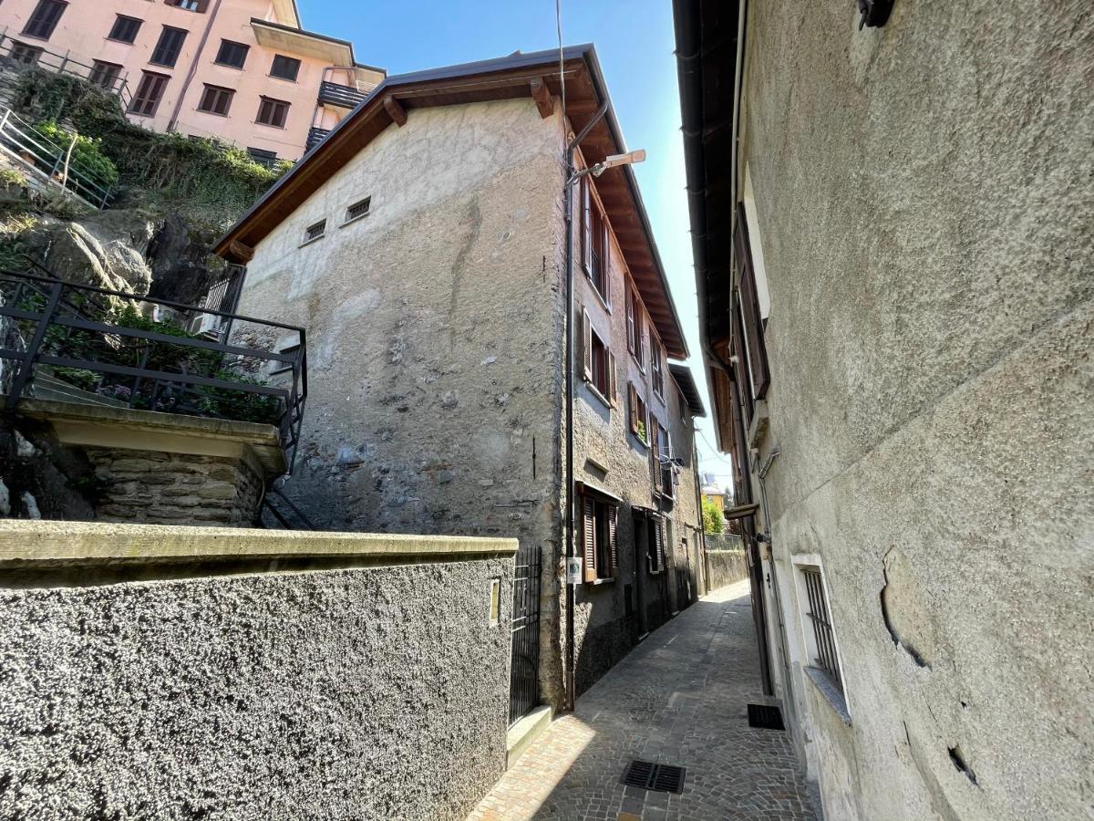 La Casa Sul Sasso In Town Serviced Accommodations Dervio Bagian luar foto